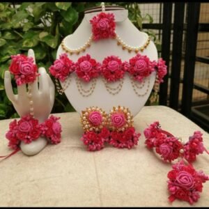 This floral jewellery set is a perfect pick for your haldi or mehendi ceremony