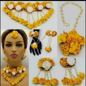 This floral jewellery set is a perfect pick for your haldi or mehendi ceremony
